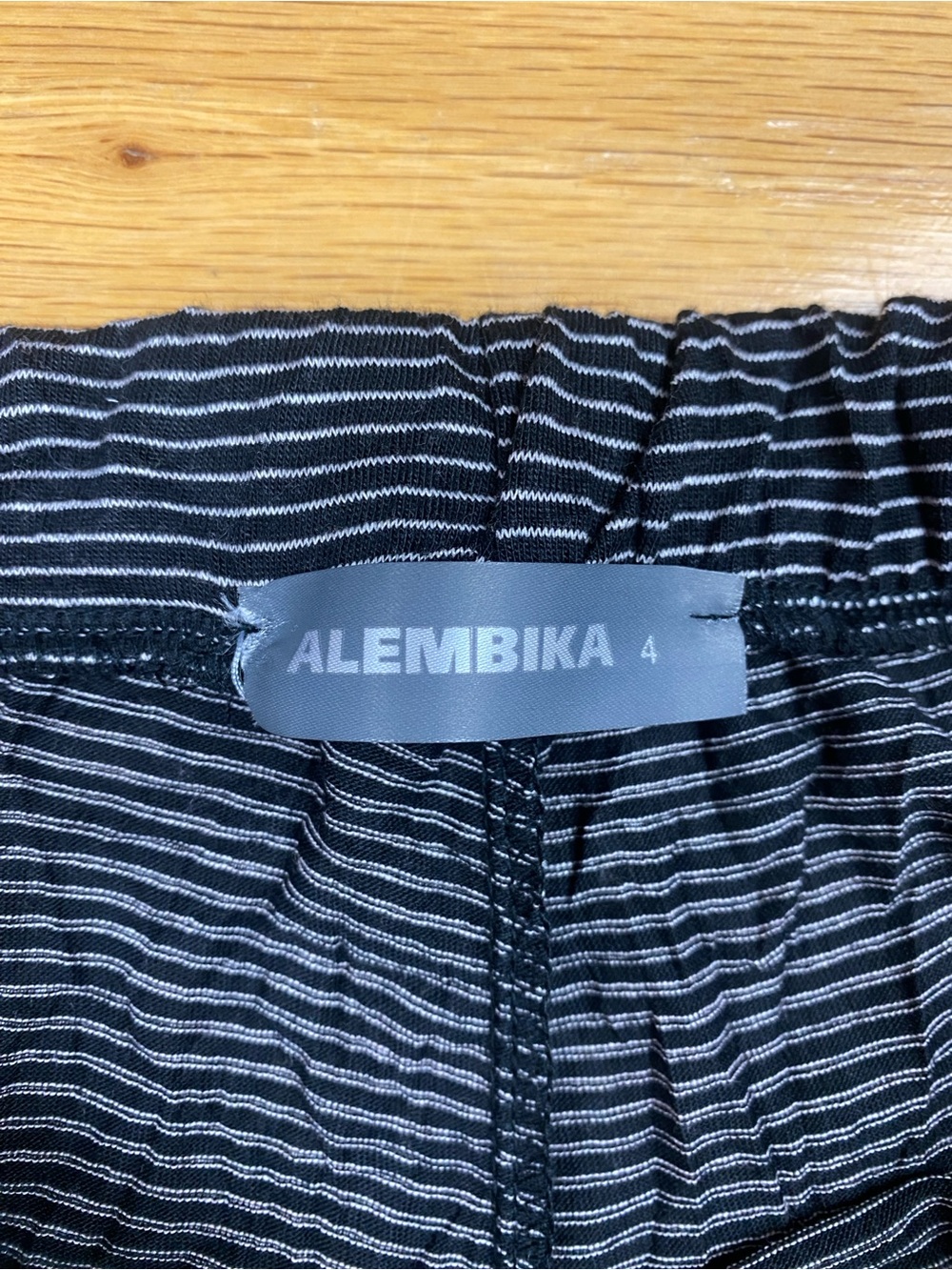 Alembika Linea Crinkle Pants, Black Striped, Size 4 (US 12-14) - Picture 3 of 11
